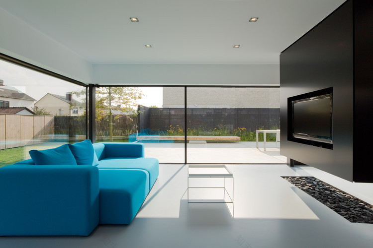 比利时小地块上的现代木构住宅-22