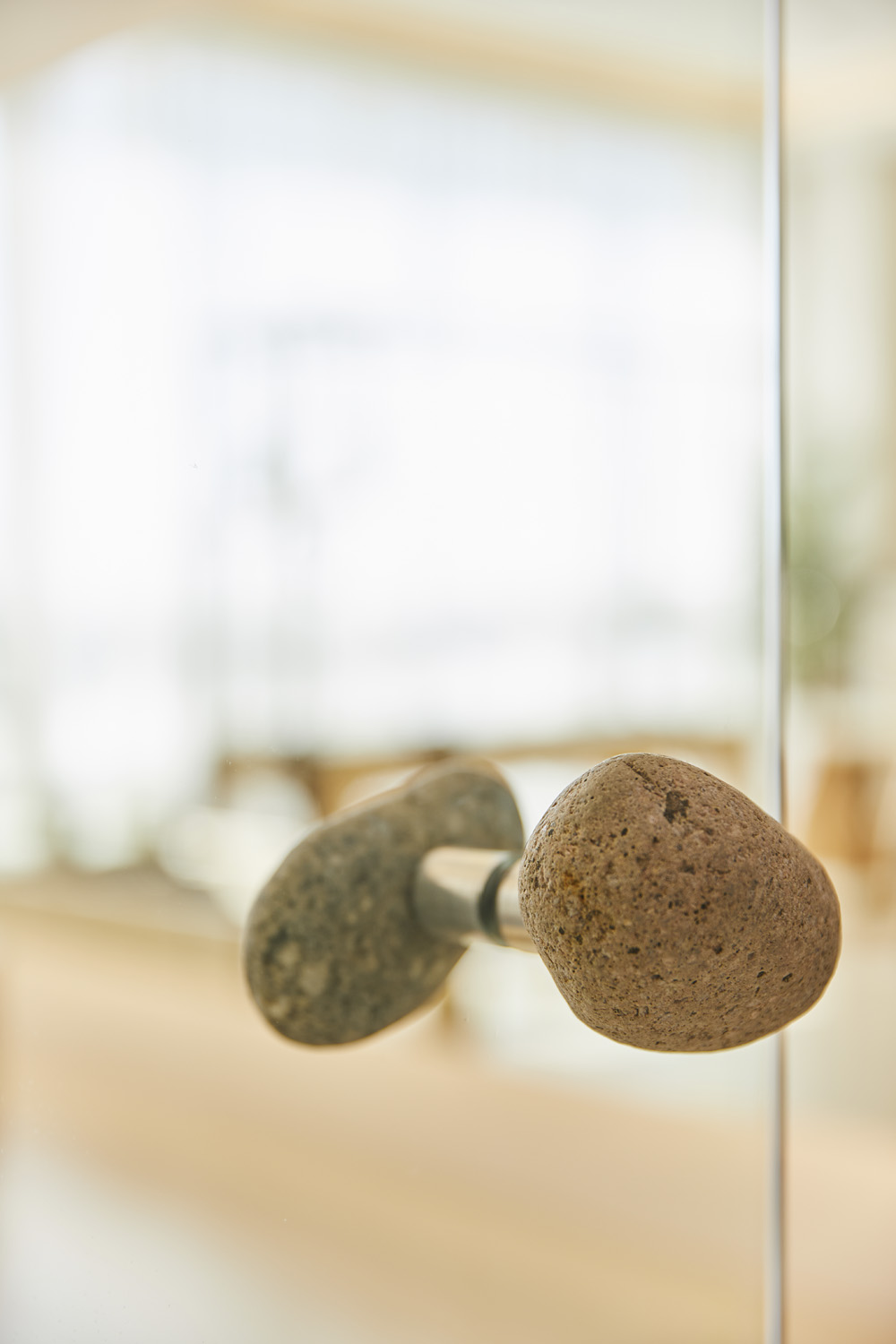 16 坪高级氛围的白色&木纹瑜伽学院室内设计-17