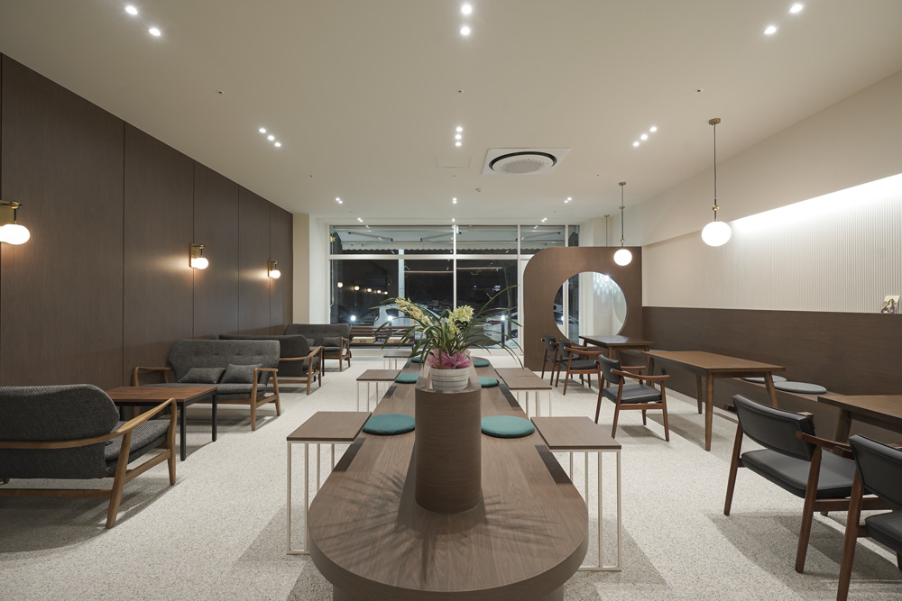 白色与木质，打造 36 平米的极简咖啡厅-8