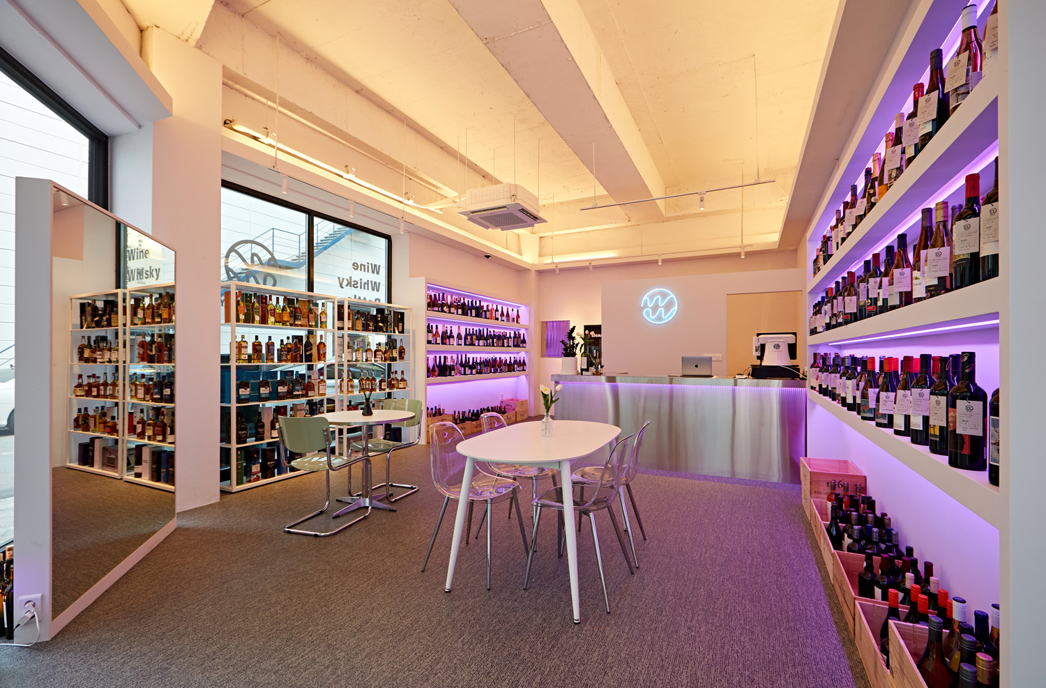 蓝色照明点亮 14 平小空间的室内设计-3