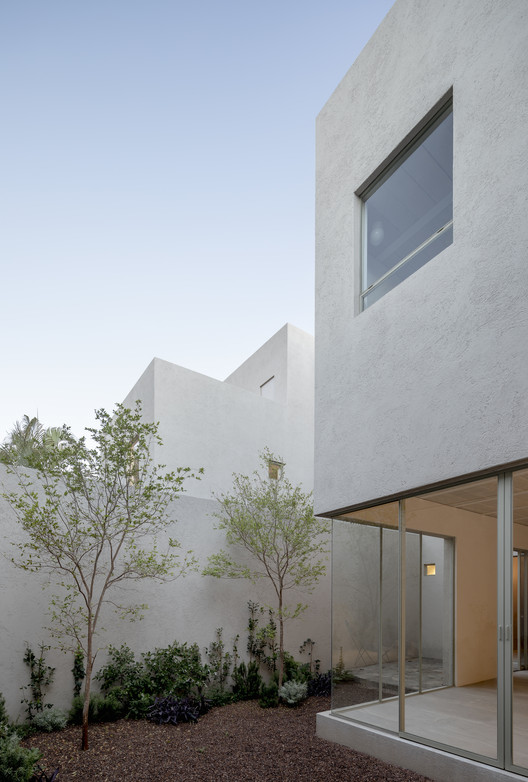 Par House · 镜像布局的现代住宅-26