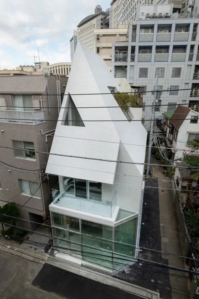 东京红砖双办公楼，绿色与空间的艺术融合-19