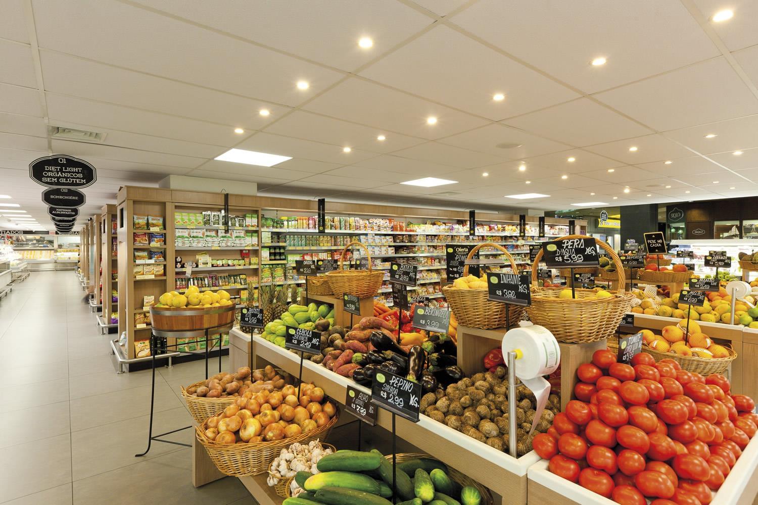 Imperatriz Gourmet · Flavia Guglielmi Arquitetura 的木质魅力办公空间-7