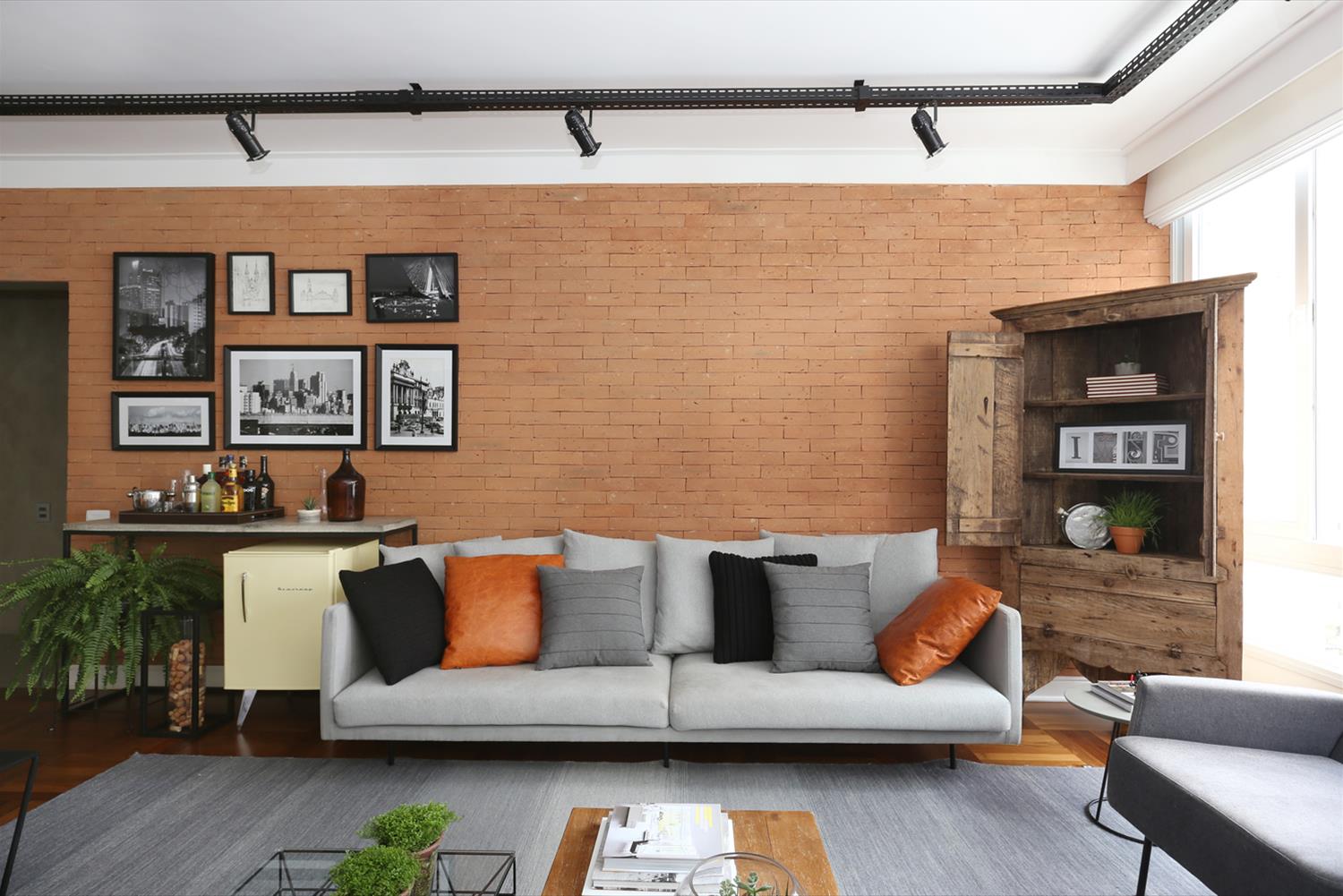 J·E 现代工业风公寓-4