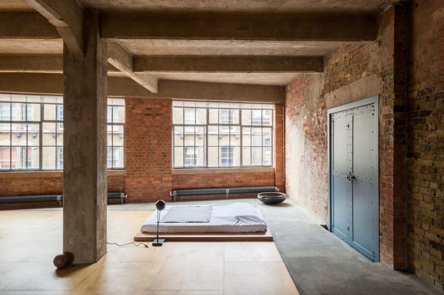 London Industrial Warehouse Converted Into Versatile Living Space-20