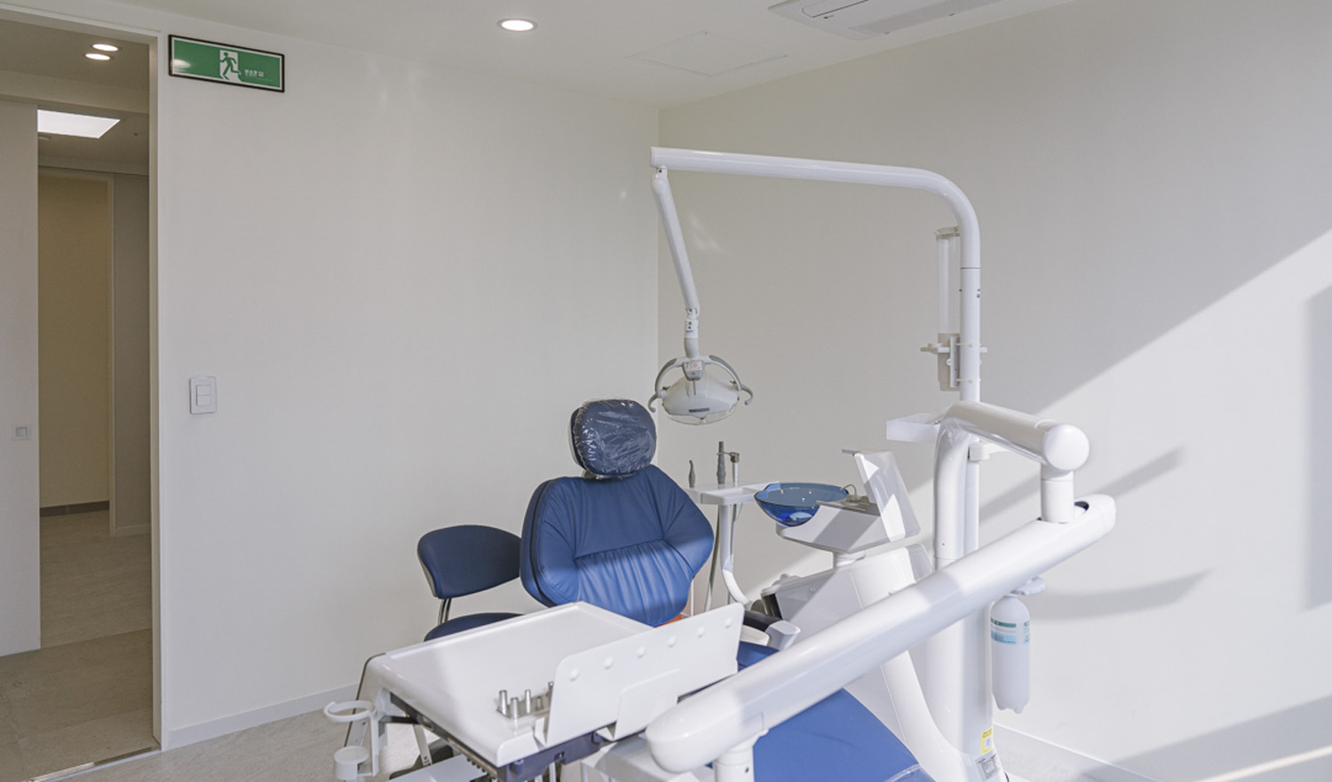 明亮简约的 55 平米牙科诊所设计-9