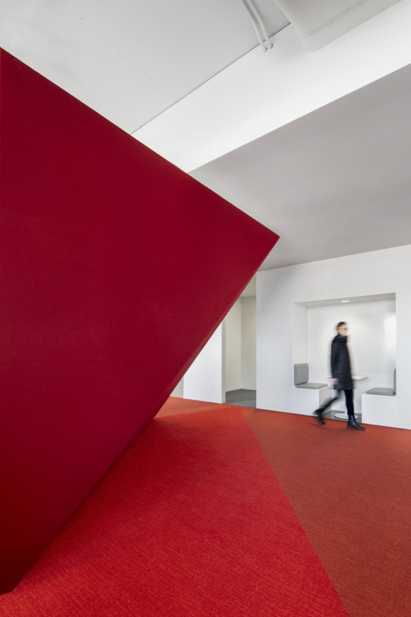 Autodesk 蒙特利尔办公室 · 数字设计灵感的空间重塑-19