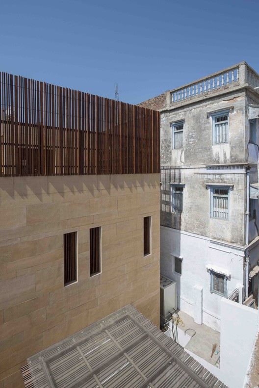 印度曼德维乡村 240 平米内向住宅，融入当地文化元素-51