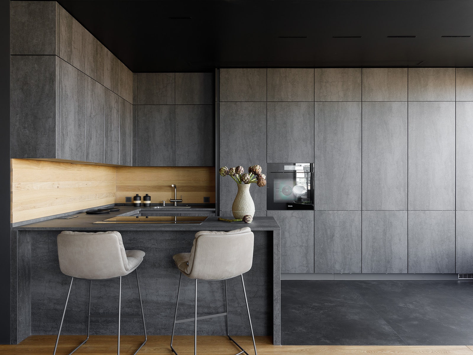 现代极简黑灰公寓 | 设计师伊利亚·泽伊曼的杰作-5