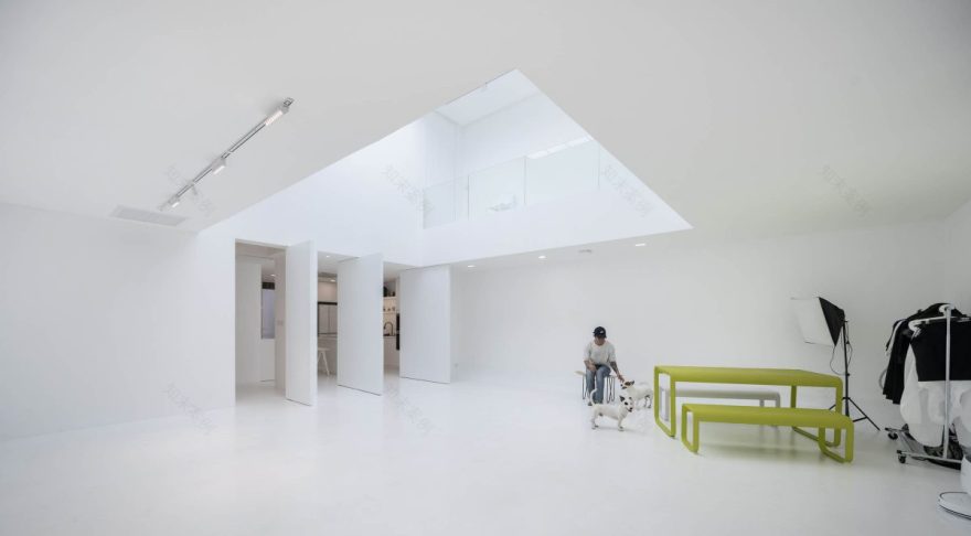 บ้านสีขาว โฮมสตูดิโอที่ผสานพื้นที่อยู่อาศัยในบ้านหลากฟังก์ชัน-15