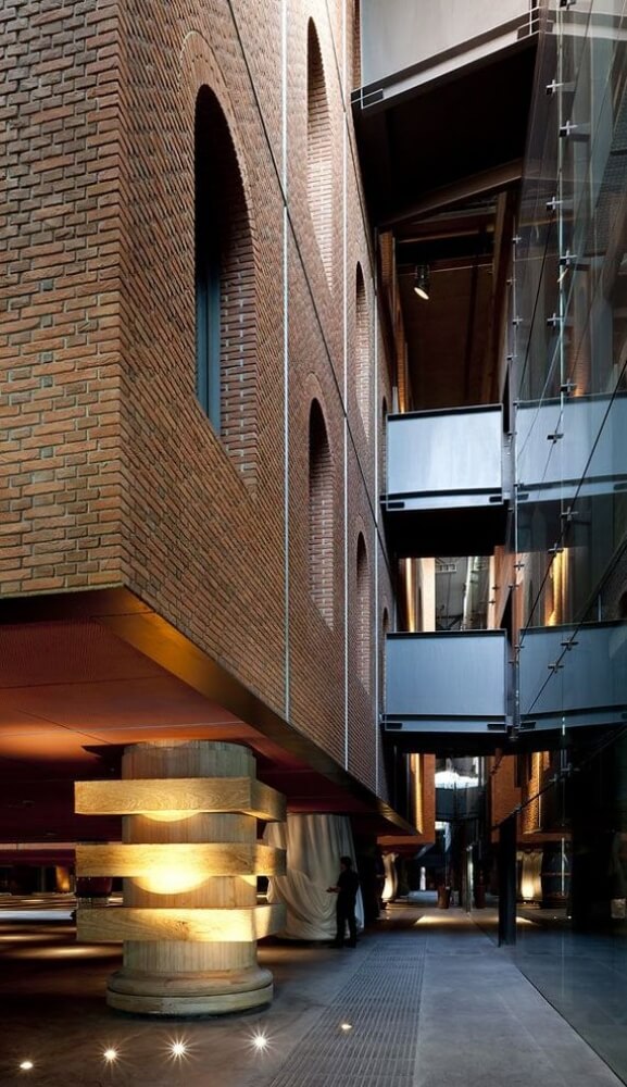 LA ALHONDIGA, BILBAO Philippe Starck-0