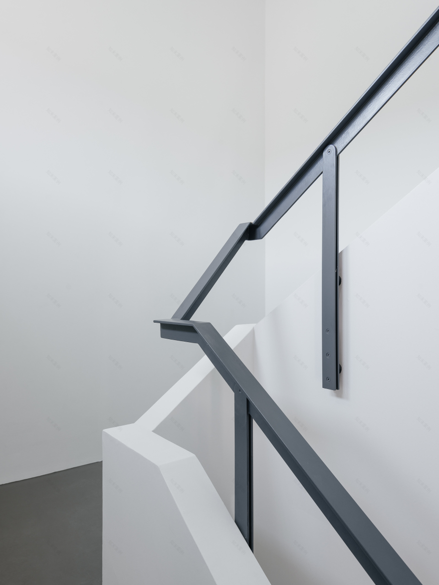 葡萄牙 Plural 药店总部物流中心,古今交融的办公建筑-24