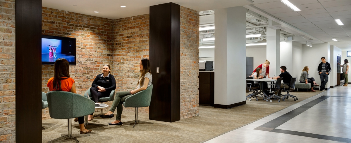 西密歇根大学校友中心 | 历史与现代的完美融合-15