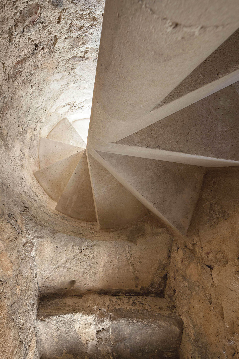 西班牙古老防御塔改造 / Marià Castelló Martínez-30