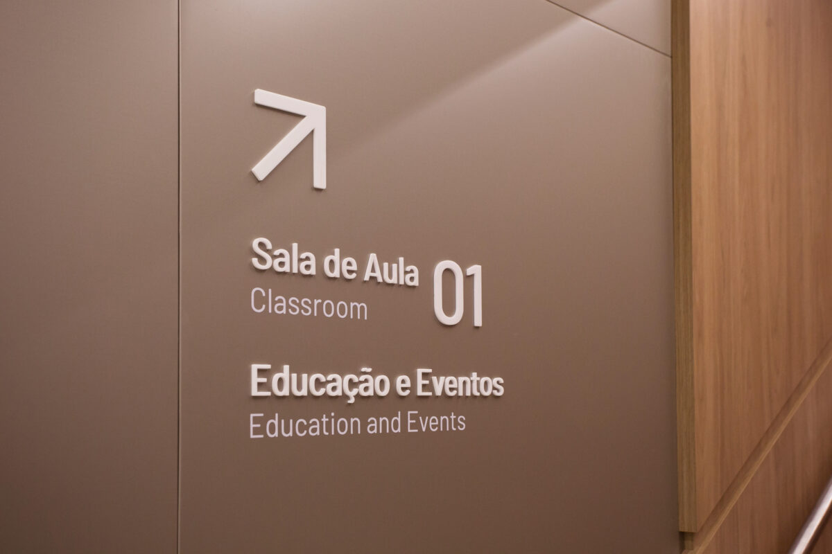 Auditório e Biblioteca Moinhos - /STUDIOMDA - Wayfinding Design-0