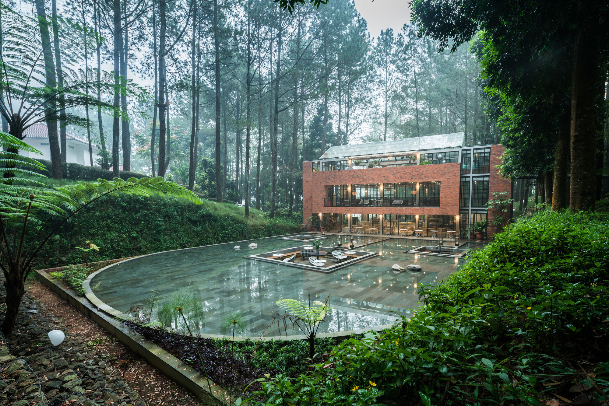 The Lakehouse Restaurant / LUWIST-34