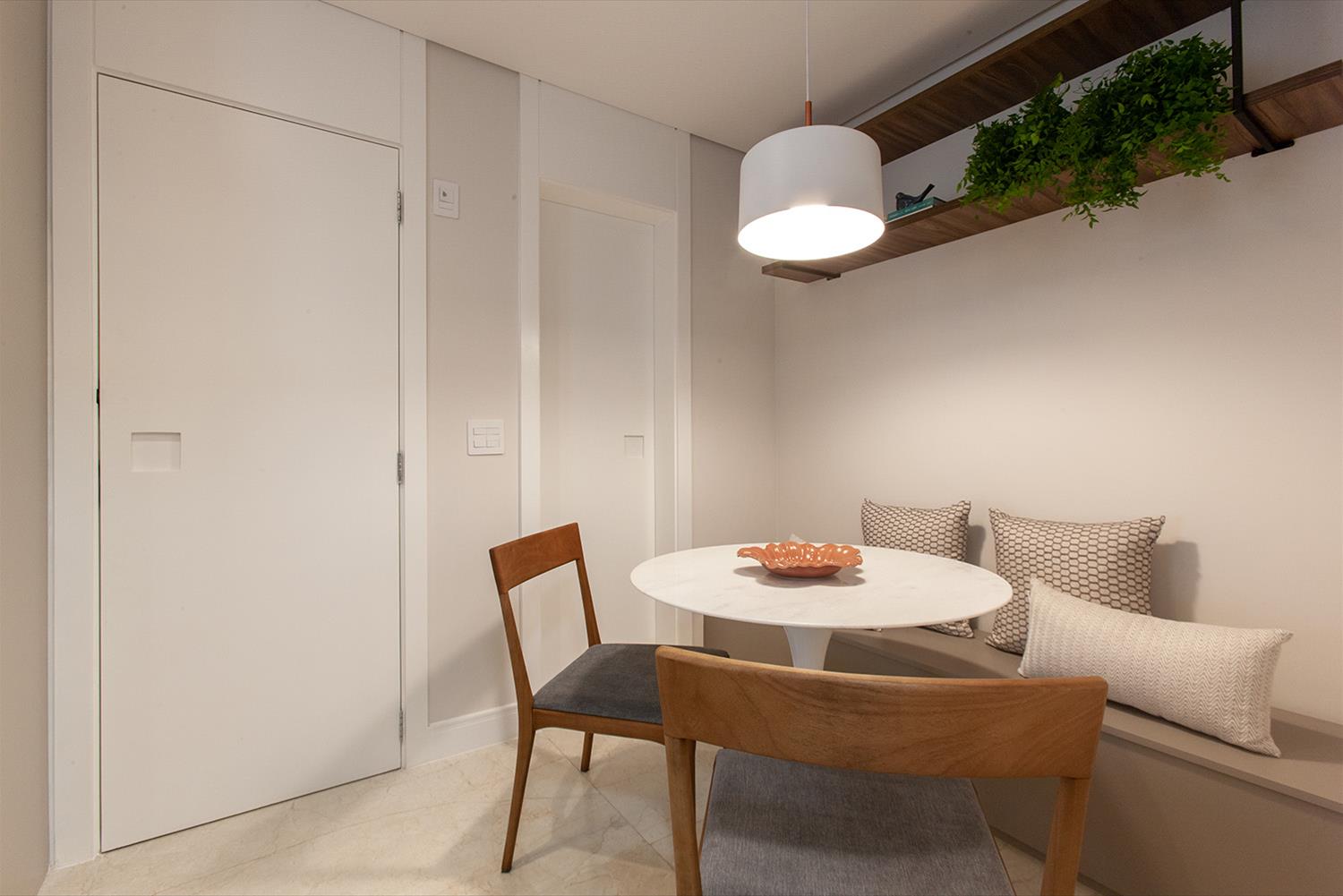 巴西 Arpoador 花园公寓,明亮木质打造女性居住空间-7