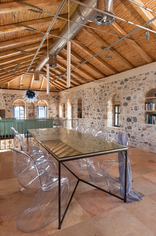 希腊 Kardamili 海滨历史建筑的现代重生丨Etsi Architects-19