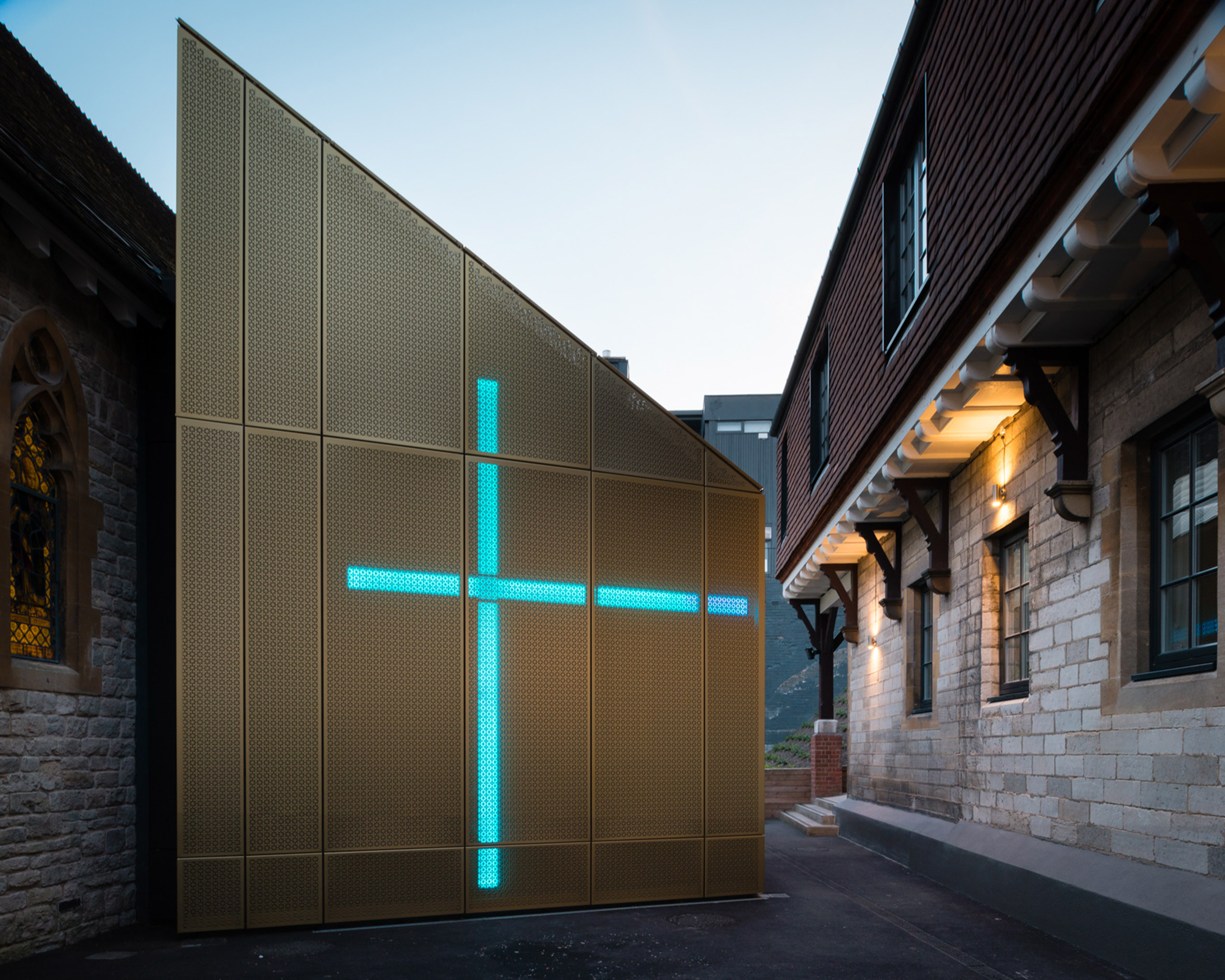 Gold extension added to Winchester university chapel by Design Engine-9