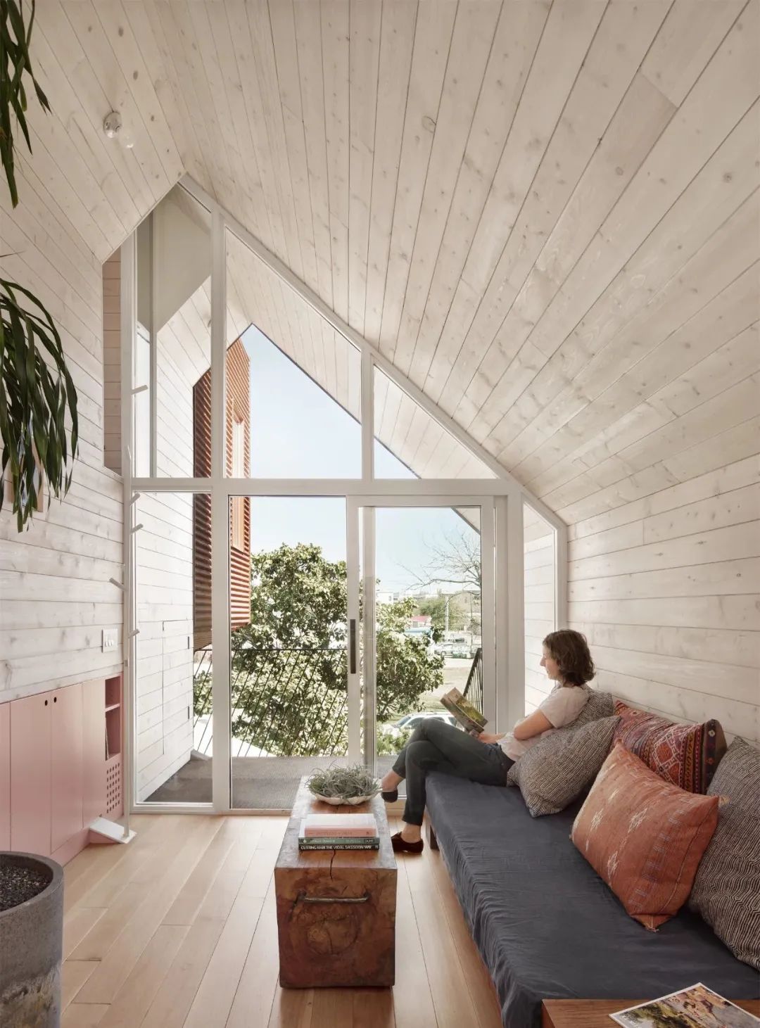 屋顶上的灵动工作室 · The Perch 小屋丨美国丨Nicole Blair-25