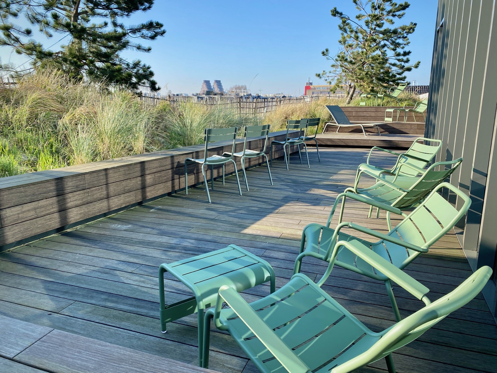 Exclusieve tuinmeubels op luxe terras-2