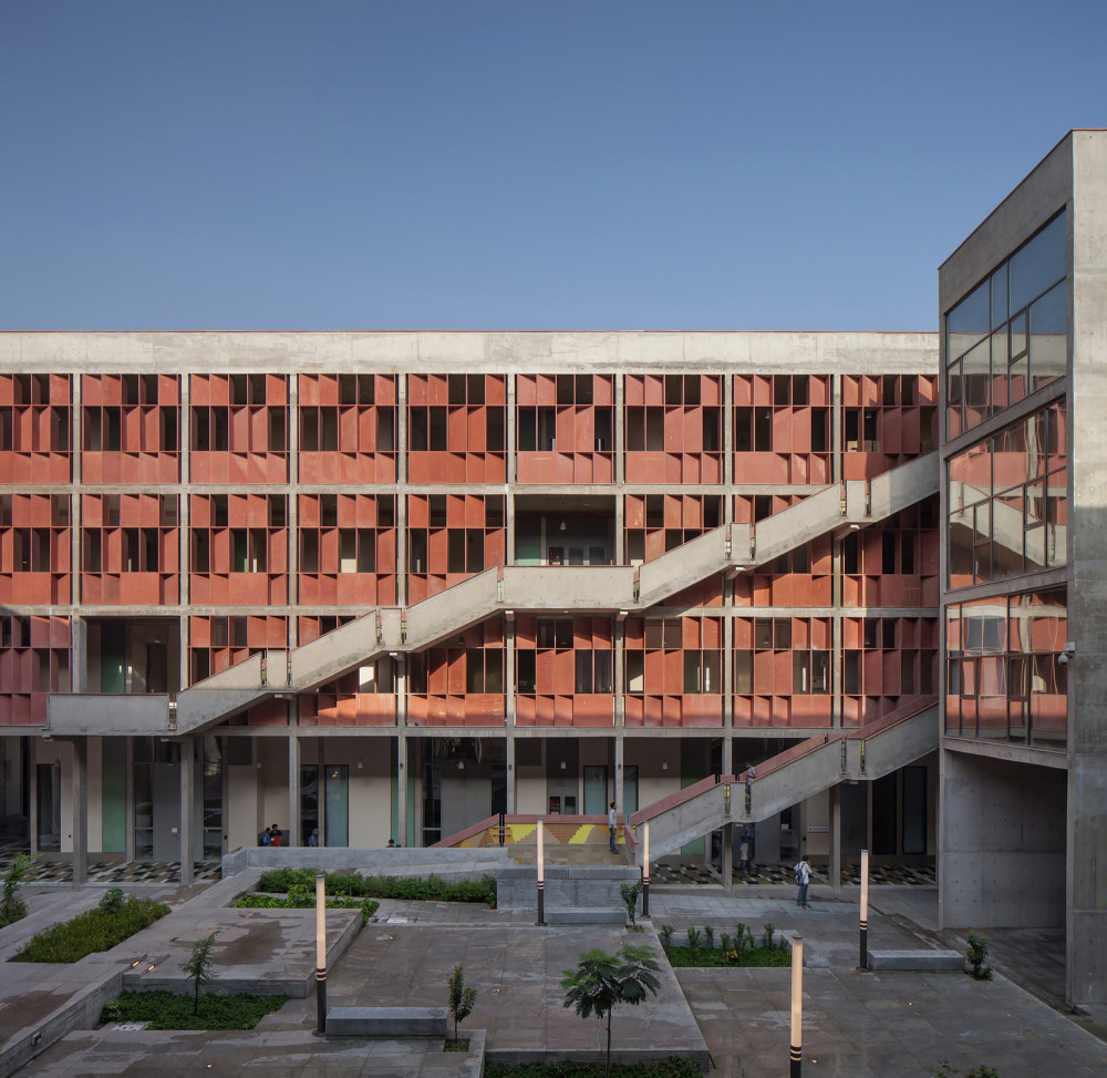 艾哈迈达巴德大学工程学院-25