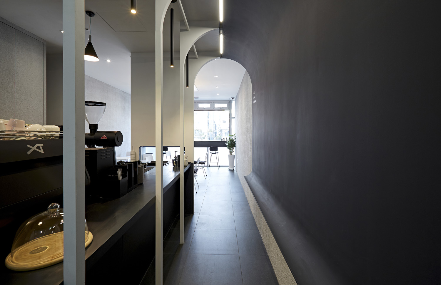 10 坪极简咖啡厅 | 素雅氛围的温馨空间-5