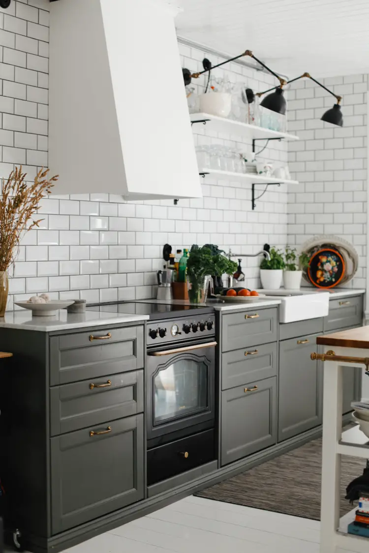 瑞典 19 世纪小屋的温馨改造-2