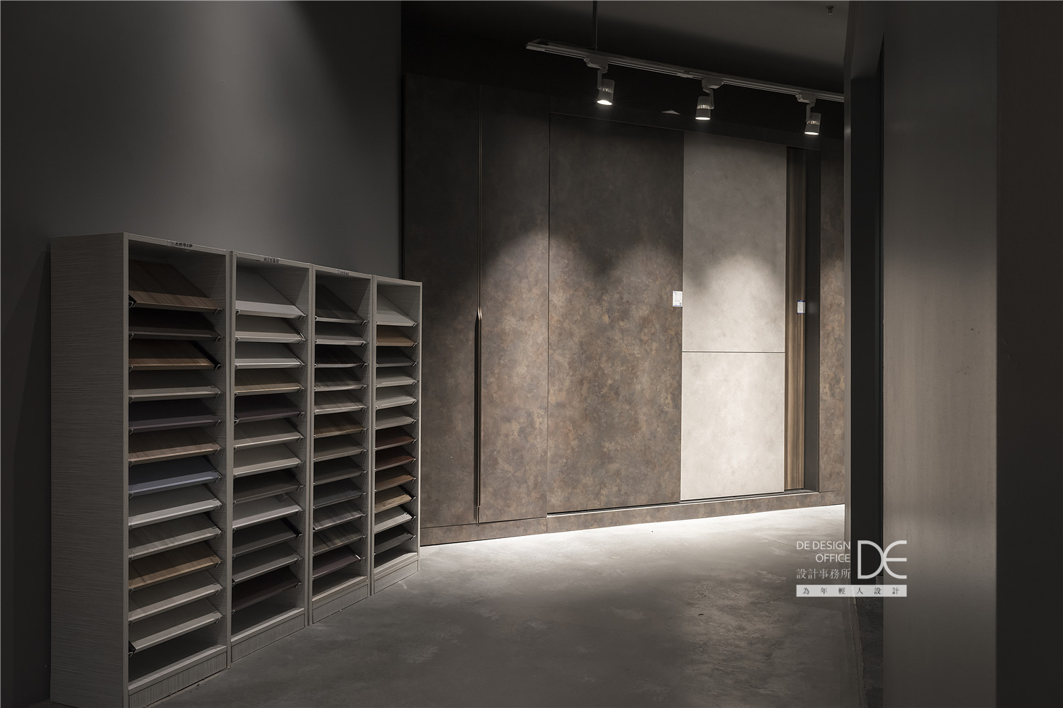 DE 设计事务所 | 极简炫酷工装,打造不一样的办公空间-16