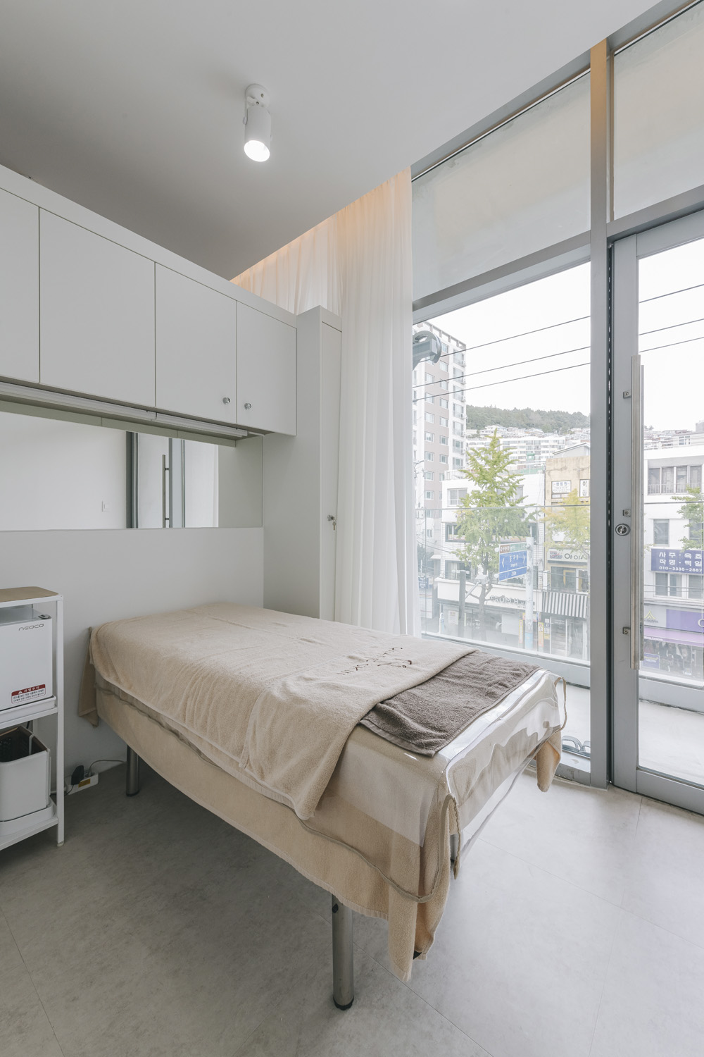 极简设计，10 平米皮肤护理空间的精致打造-6