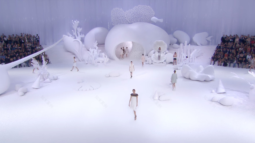 香奈儿“老佛爷”Karl Lagerfeld 最令人印象深刻的 12 个时装秀场-12