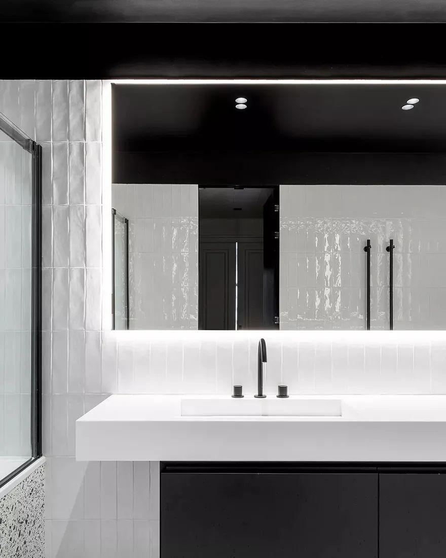 黑白魅力 · 120㎡艺术空间设计丨Alexandra Burmistrova-21