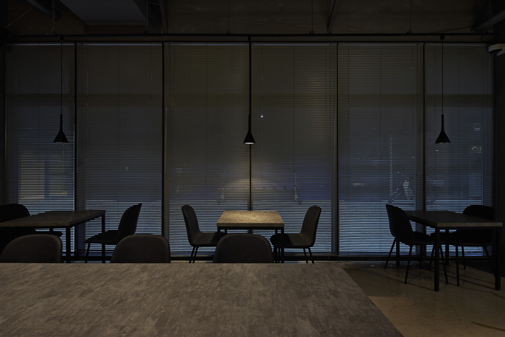 20 平米现代都市风酒馆，精致空间设计诠释高级品味-4