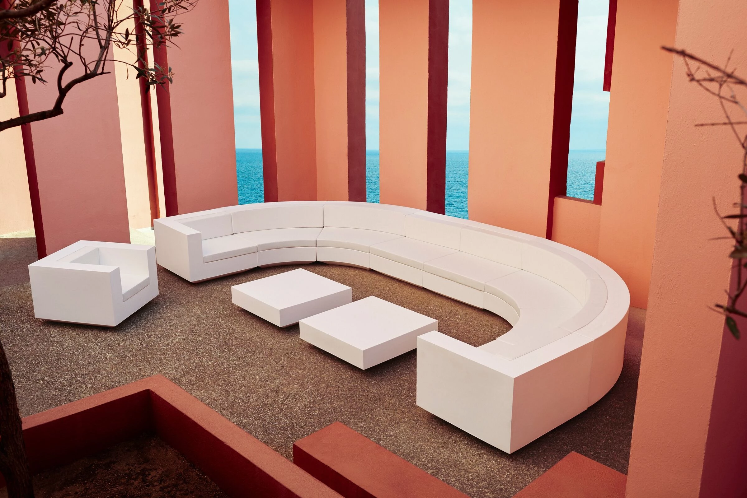 Romanov Sky Bar | Vondom | Archello-11