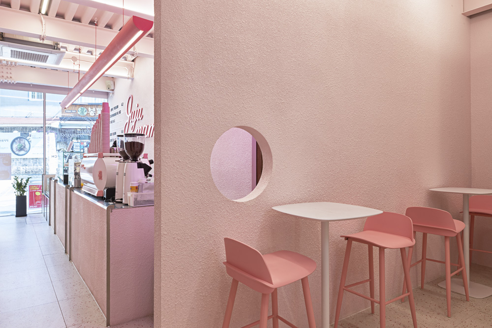 粉色调的 55 度果汁店 | 温馨与潮流的完美融合-6