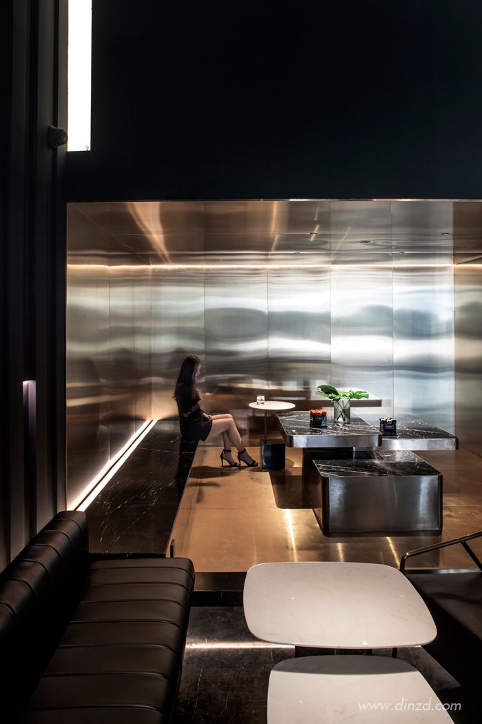 西安 TUESDAY AOYAMA 多领域创新复合店,金色悬浮盒子展现空间层次-9