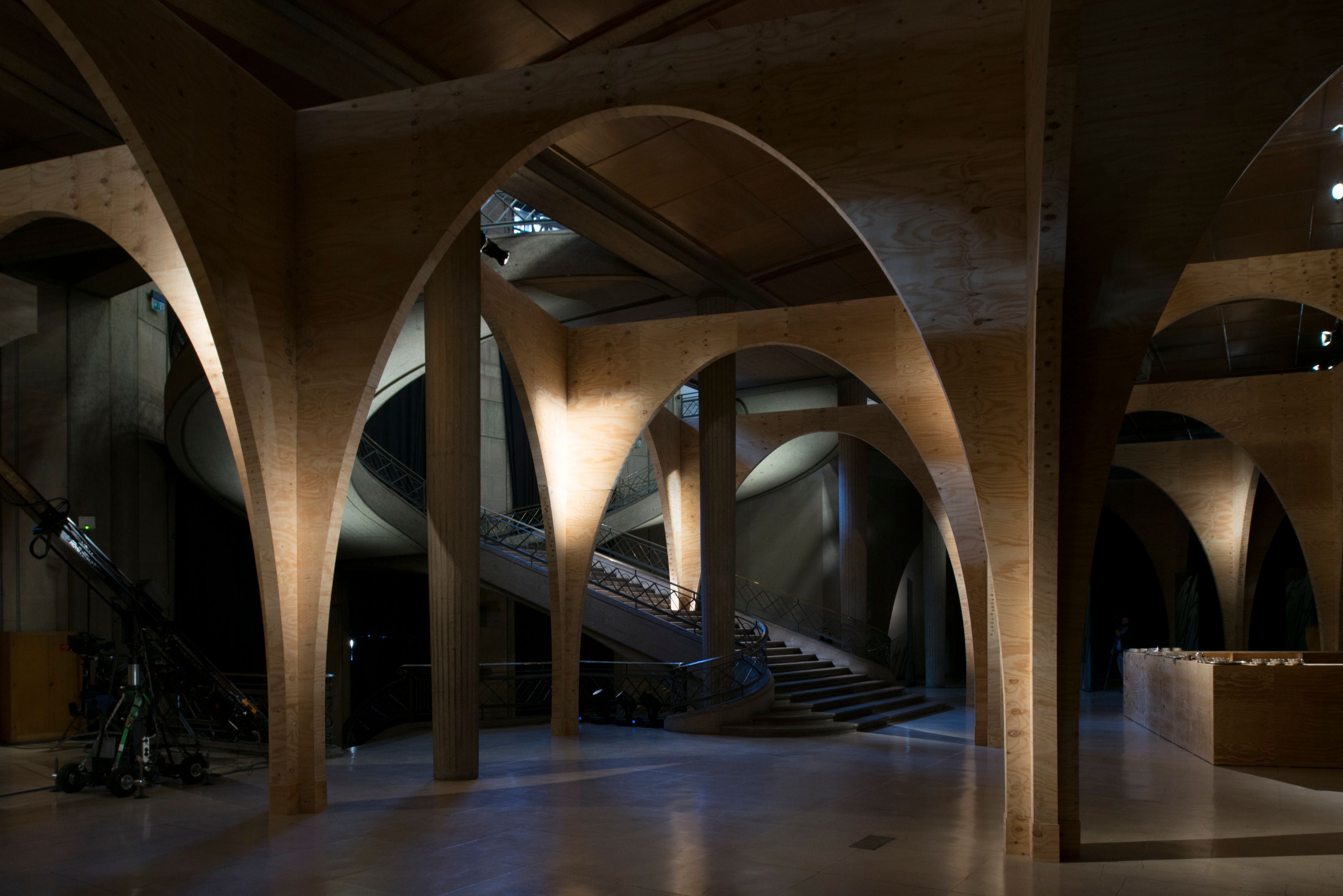 2015 春夏 Miu Miu 巴黎时装秀 | 建筑与时尚的完美交融-9