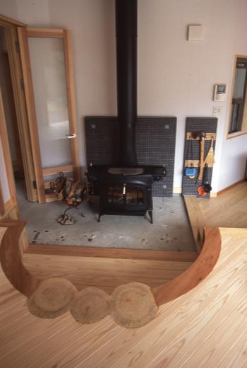 国産無垢材（栗駒材 自然素材）平屋の子育て丨（株）独楽蔵（こまぐら）-6