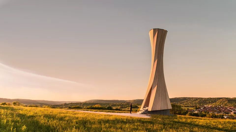 德国乌尔巴赫塔 | 自成型木材的可持续建筑奇迹-12