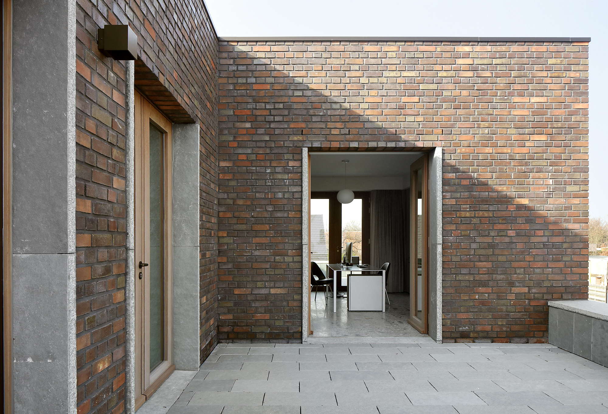 比利时郊区别墅设计，创新几何形态与丰富空间层次-11