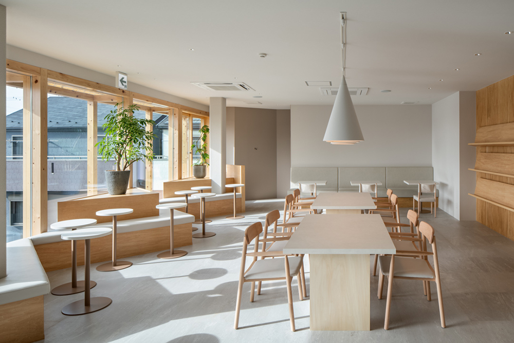 R之家

注释：La Maison常见意思是房子、住所等，这里根据语境可以宽泛理解为……之家 ，du是de和le的缩合形式，R可能是某个特定的名称、缩写等，在缺乏更多背景信息时，直接保留 丨日本爱知丨文本未提及-31