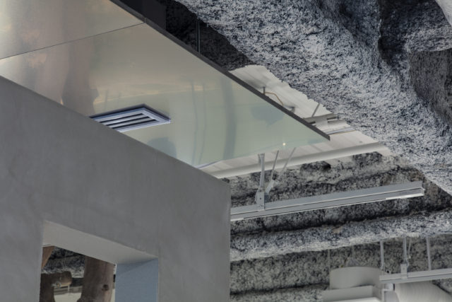 大阪特别之家

注：MAISON常见于法语，意为房屋、家宅 ，这里结合实际可能是指类似特色店铺、特别住所之类表意，SPECIAL是特别的 ，OSAKA是大阪 ，综合起来给出上述翻译，具体还需根据实际场景明确其确切含义 丨日本大阪丨AtMa inc.-25