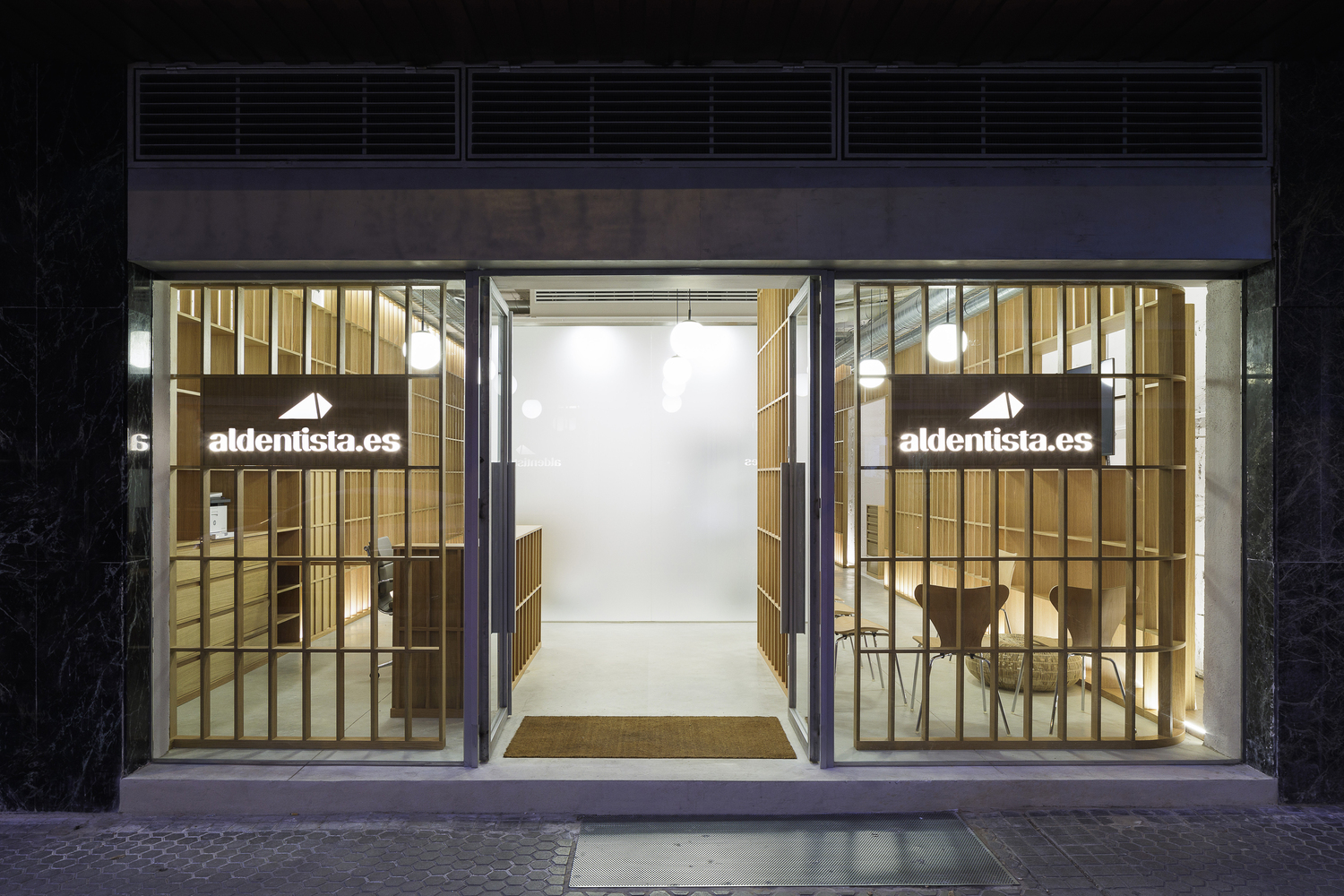 自然光与功能优化的牙科诊所设计-32