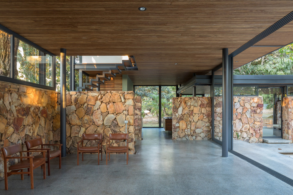 巴西 Labcity 设计工作室打造的原生态石墙住宅-18