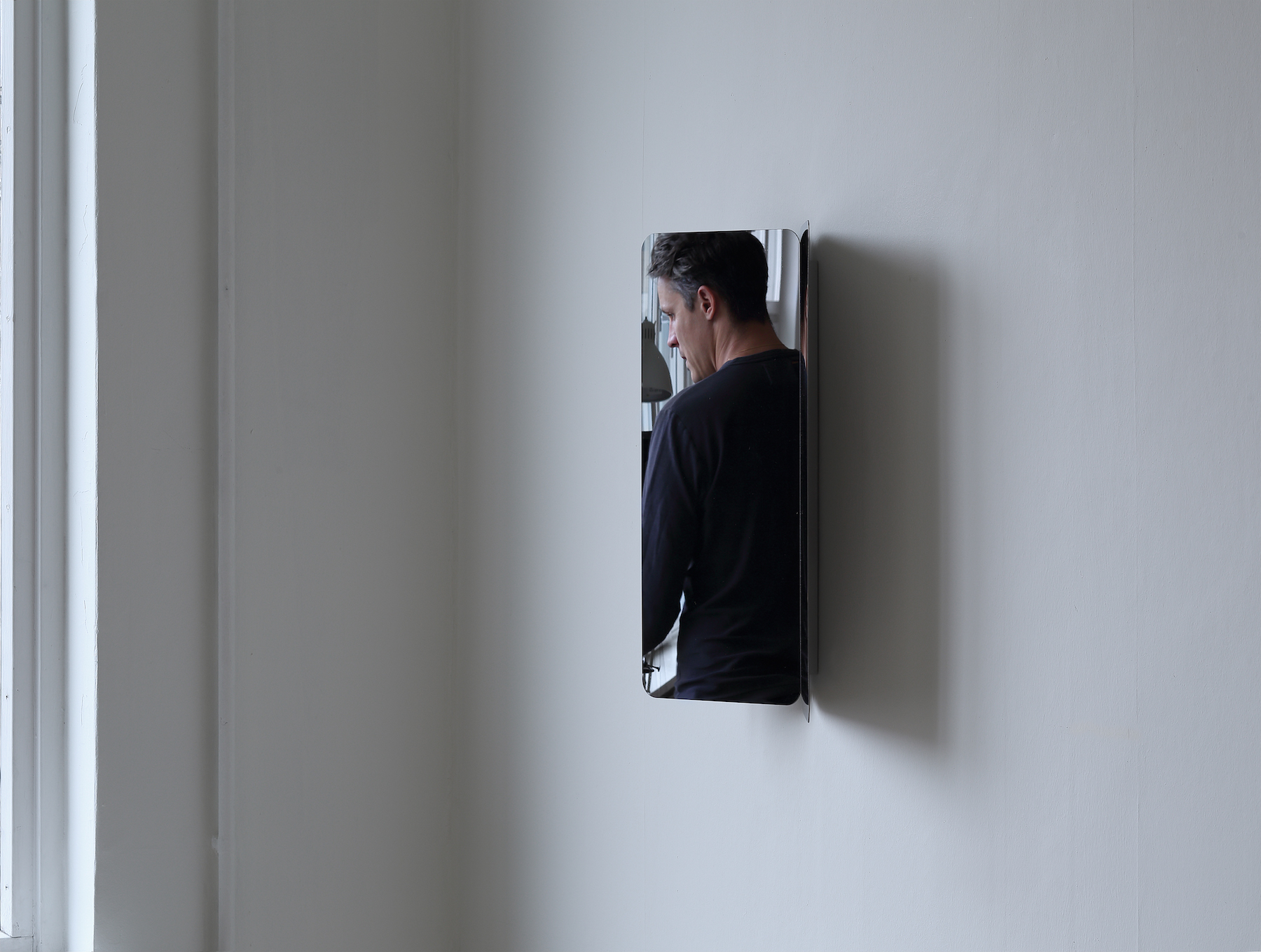 奥斯陆设计师丹尼尔·雷巴肯为Artek设计的一副极小的镜子-2