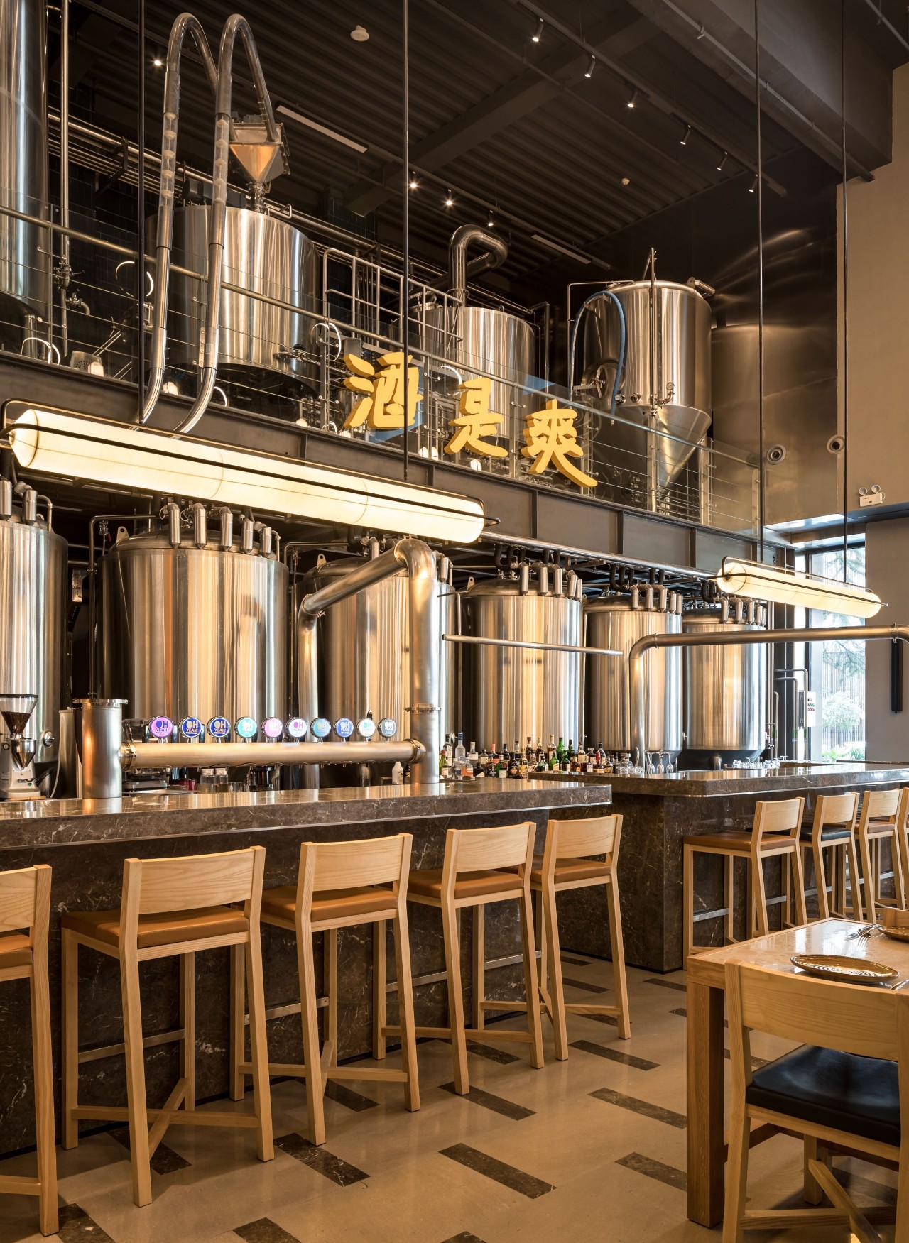 新作 | Oh Yeah 熬夜酒厂北京国贸店-挑战硬朗工业风的精酿啤酒吧-37