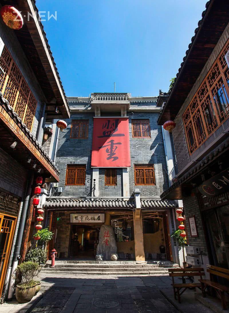 《传奇》游戏特色融入长沙盟重烧烤店设计，展现独特室内空间-21