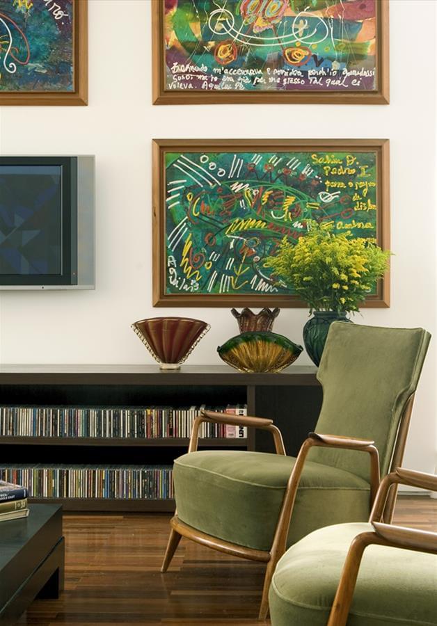 巴西 Isis Chaulon 设计的狭长住宅，引入自然光与绿意，打造温馨家居-5