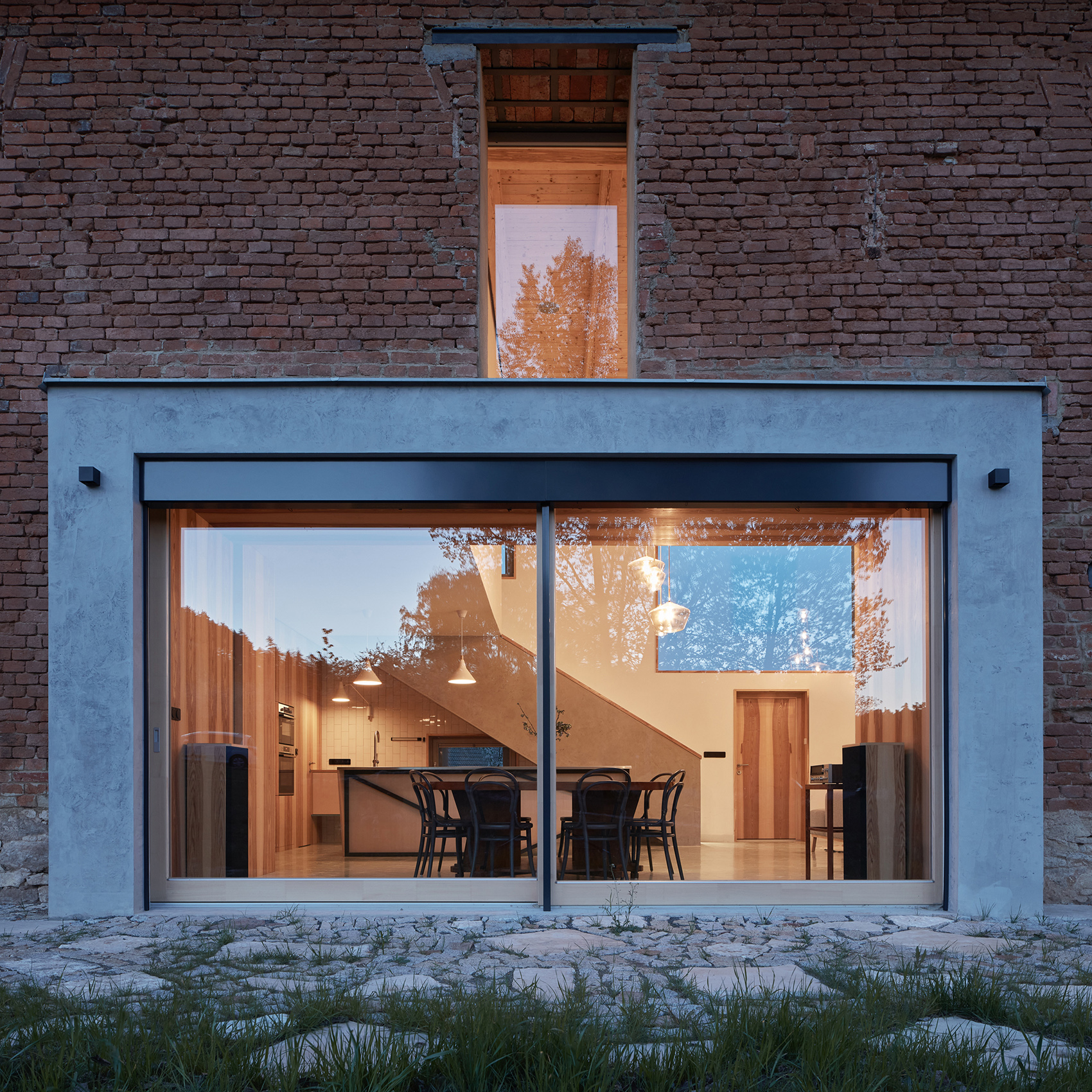 废墟中的房子,捷克 / ORA-25