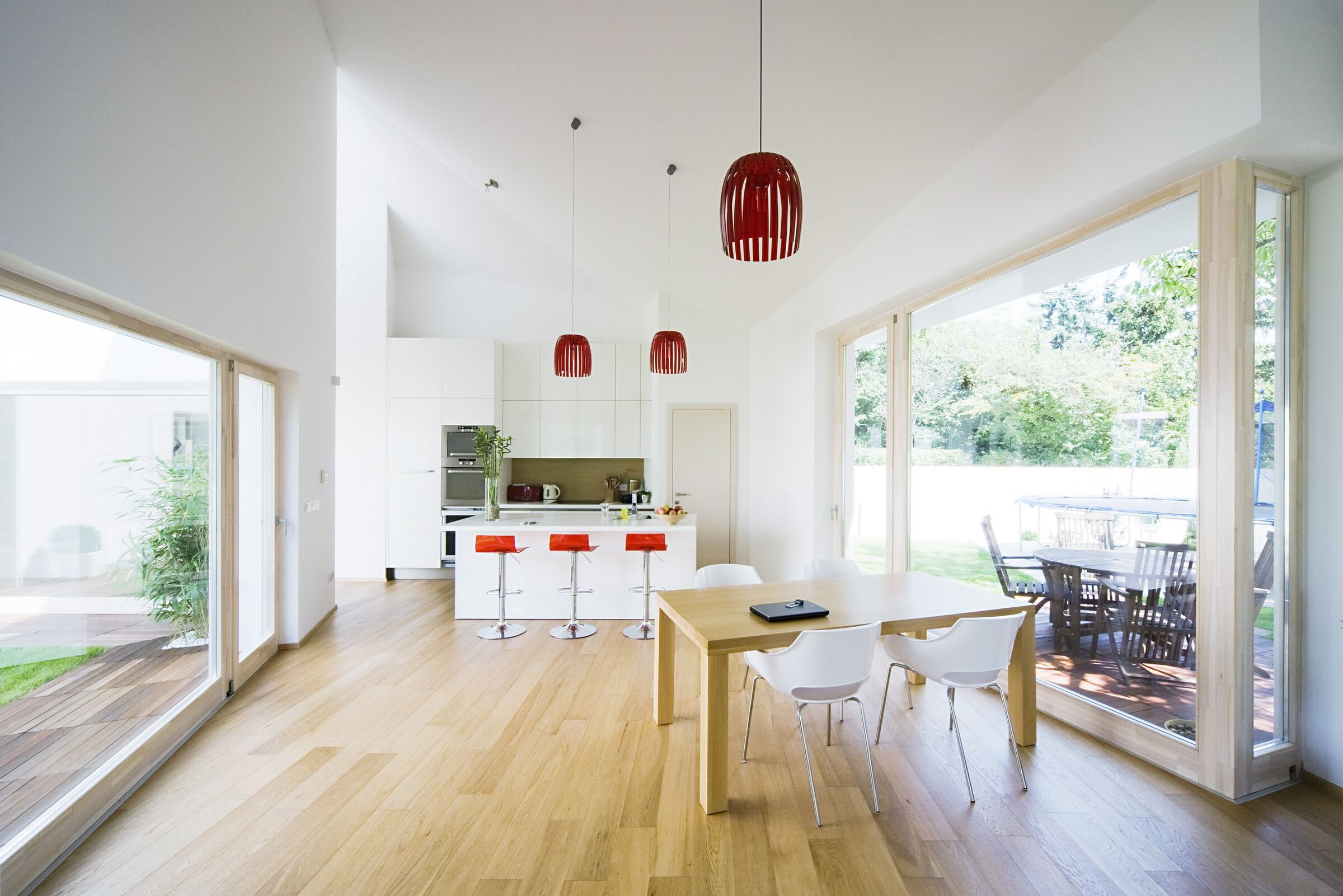 马蹄形湖边度假屋，融入自然的静谧空间-15